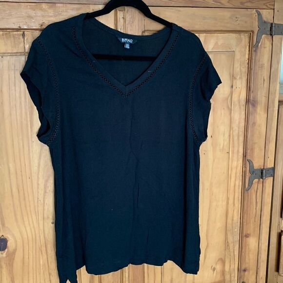 Black Buffalo short sleeve top with detail - Picture 1 of 4